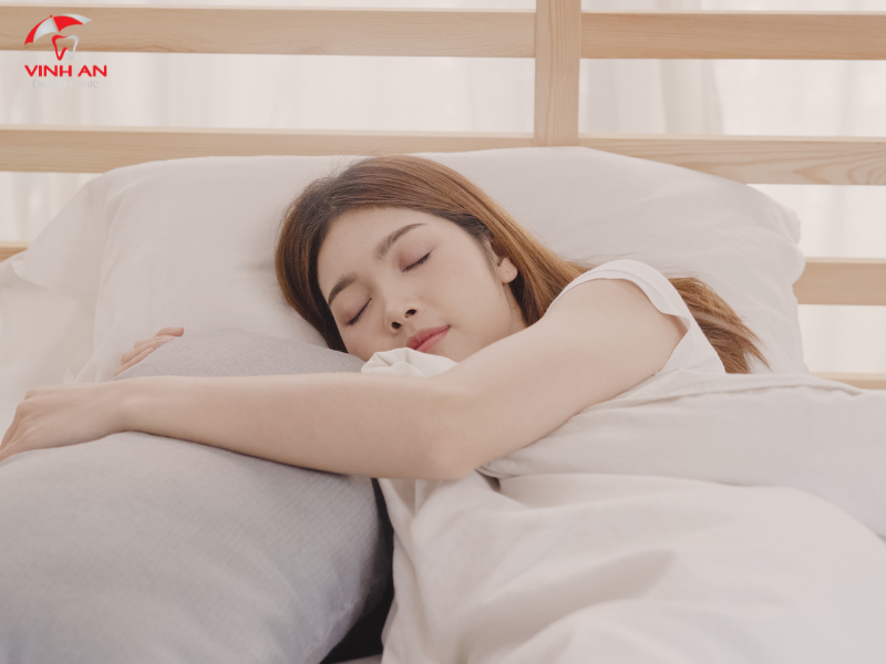 Nằm Mơ Thấy Mình Bị Người Khác Cầm Dao Đâm