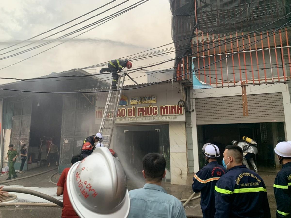 Dập tắt đám cháy trong mơ: Chiến thắng khó khăn