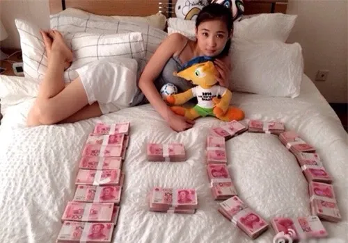 Đếm tiền giấy trong mơ: Điềm báo gì?