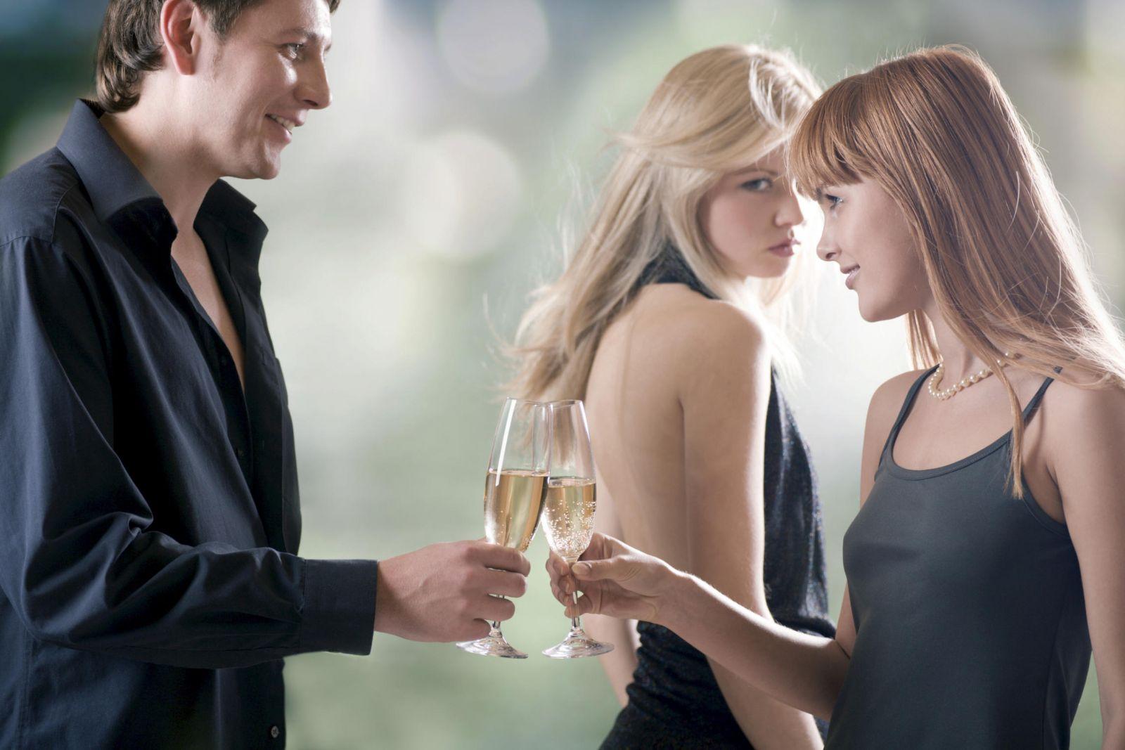 Giải Mã Giấc Mơ Thấy Chai Nước Và Con Số Liên Quan