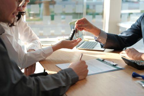 Nằm Mơ Thấy Gà Vàng: Điềm Báo Gì Cho Bạn?