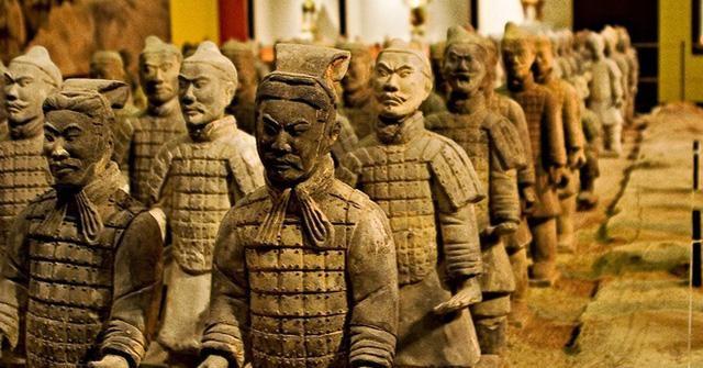 Giải Mã Giấc Mơ Thấy Hoa Sen Vàng Và Con Số May Mắn