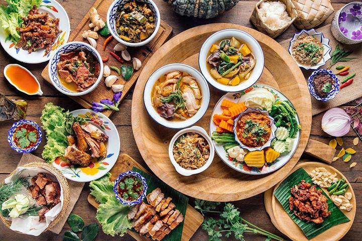 Mua đồ ăn cho gia đình