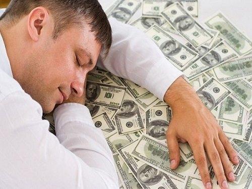 Nằm mơ thấy lượm tiền lẻ trên đường