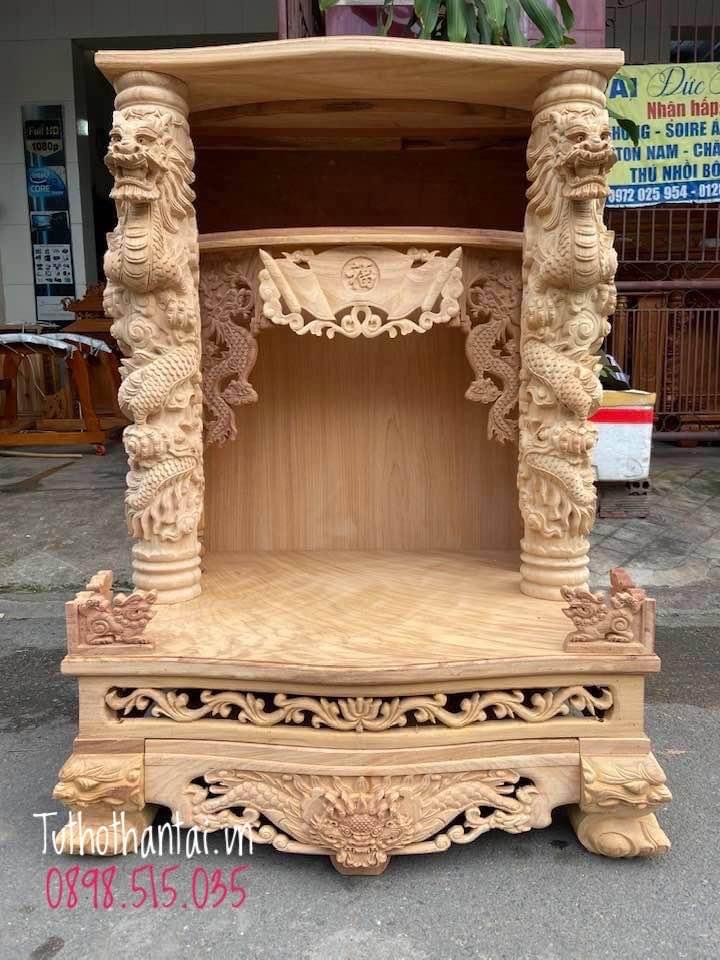 Rồng đỏ phun lửa