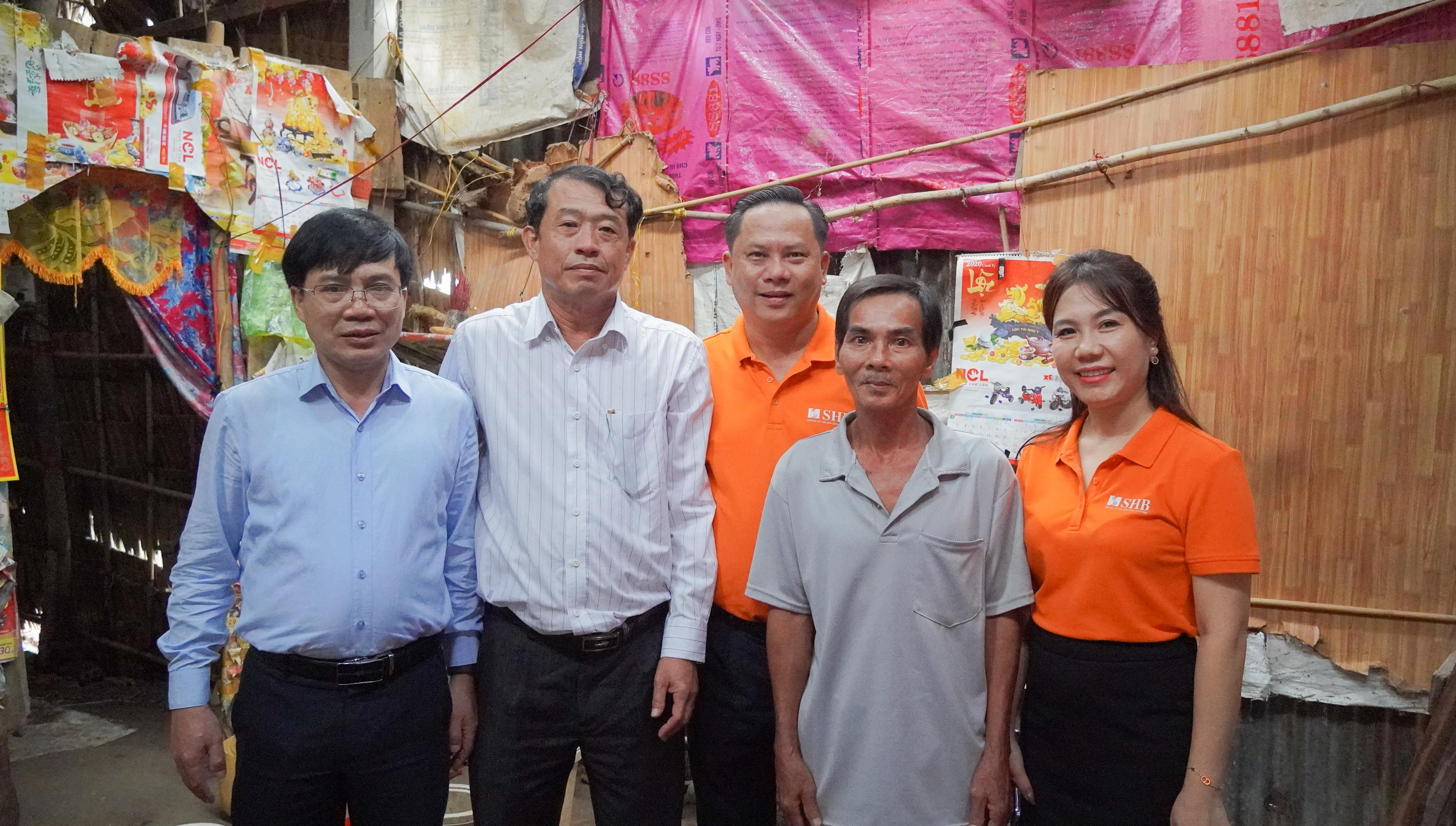 Sửa chữa mái nhà cũ, giấc mơ sửa mái nhà