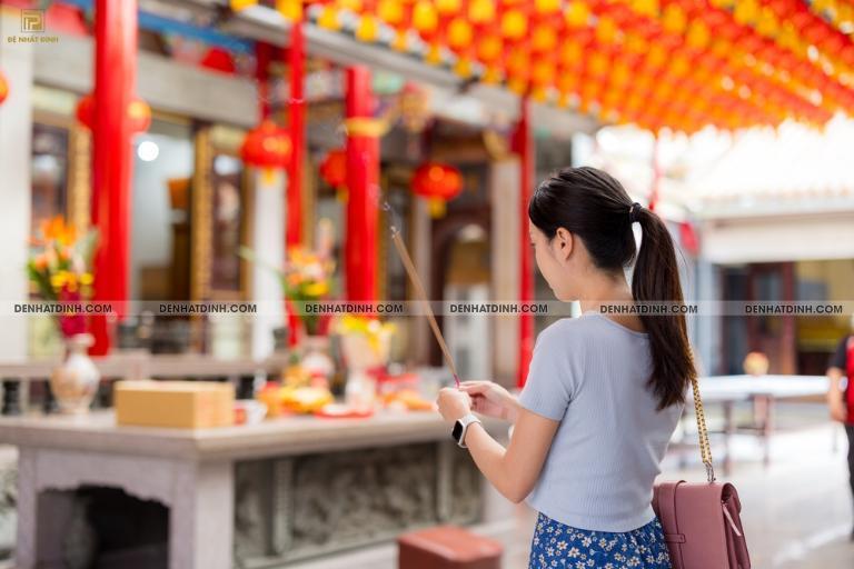 Tìm con số may mắn từ giấc mơ thấy miếu hoang
